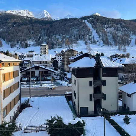 Moderna A 500m Dalle Piste شقة أبريكا
