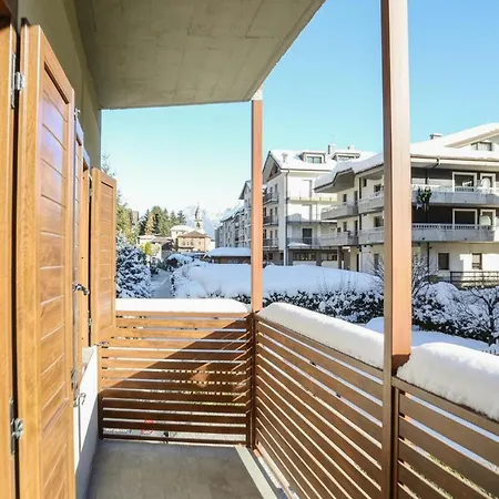 Moderna A 500m Dalle Piste * أبريكا